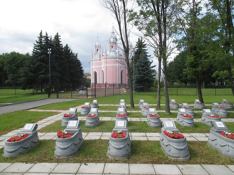 Чесменская церковь и воинское кладбище