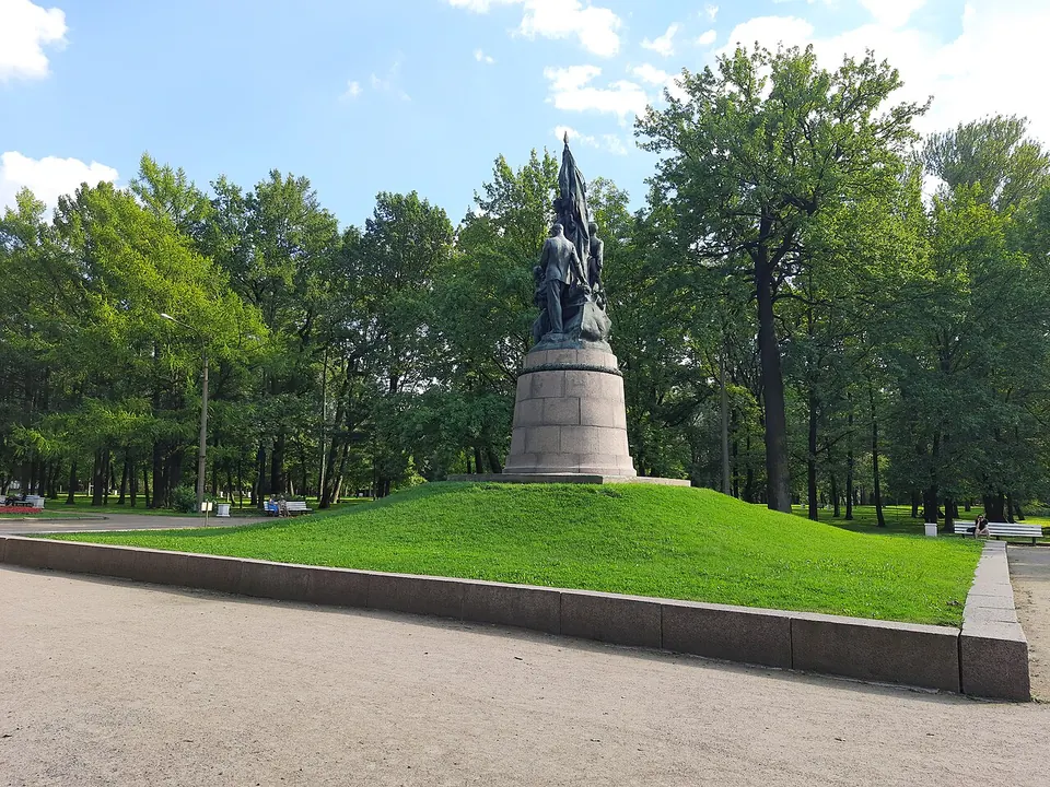 Памятник героям Краснодона