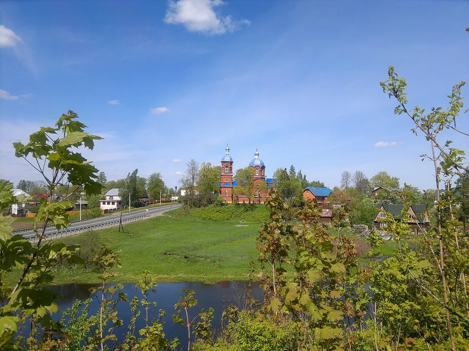 Церковь Рождества Богородицы и склеп Рукавишниковых