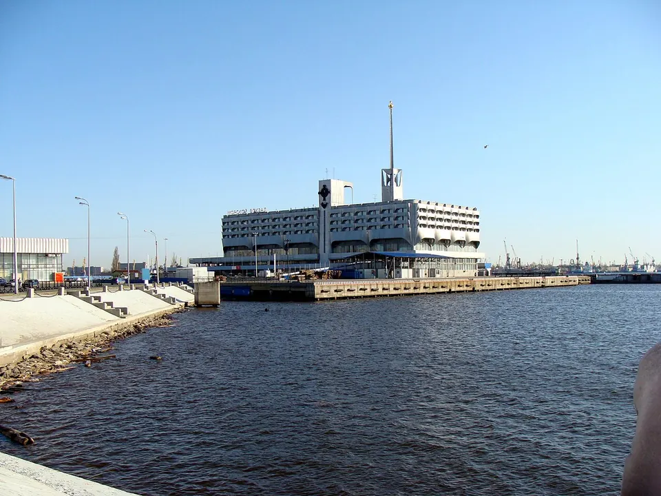 Набережная у Морского вокзала