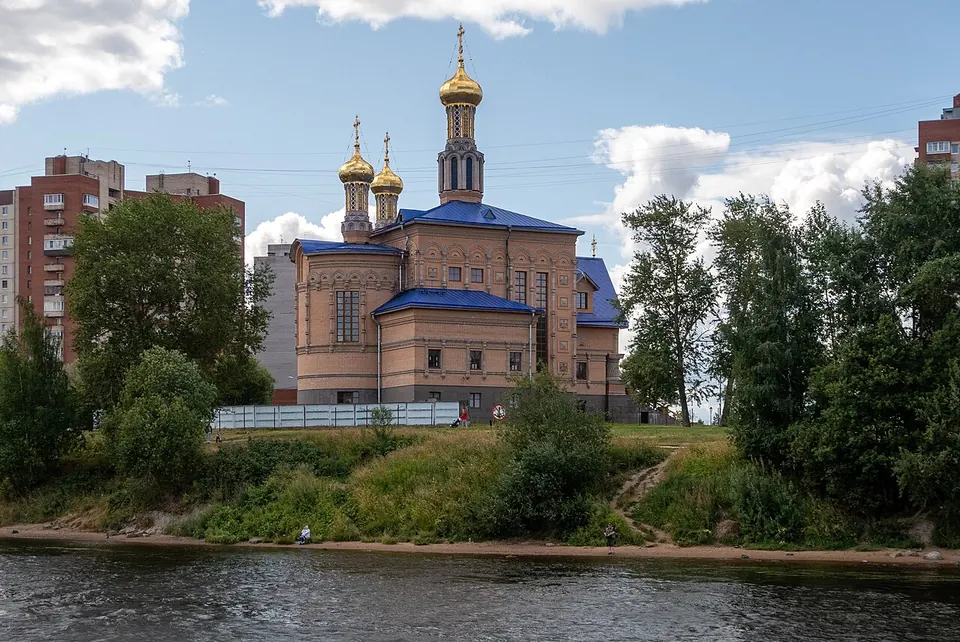 Храм Рождества Богородицы и парк «Рыбачья слобода»