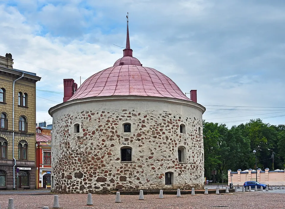 Рыночная площадь и Круглая башня