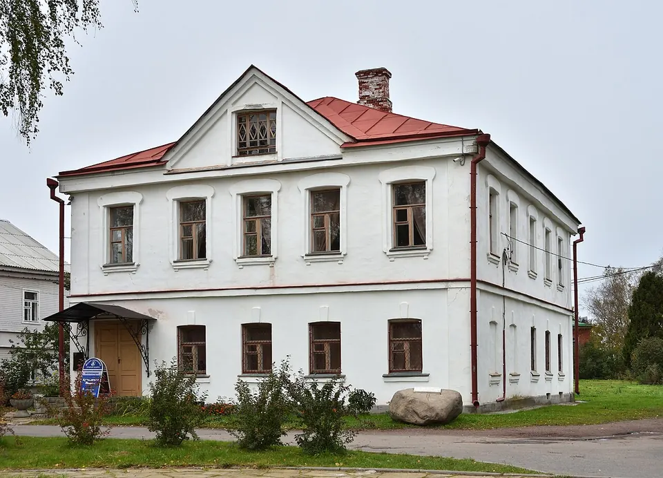 Варяжская улица и памятник Рюрику и Олегу